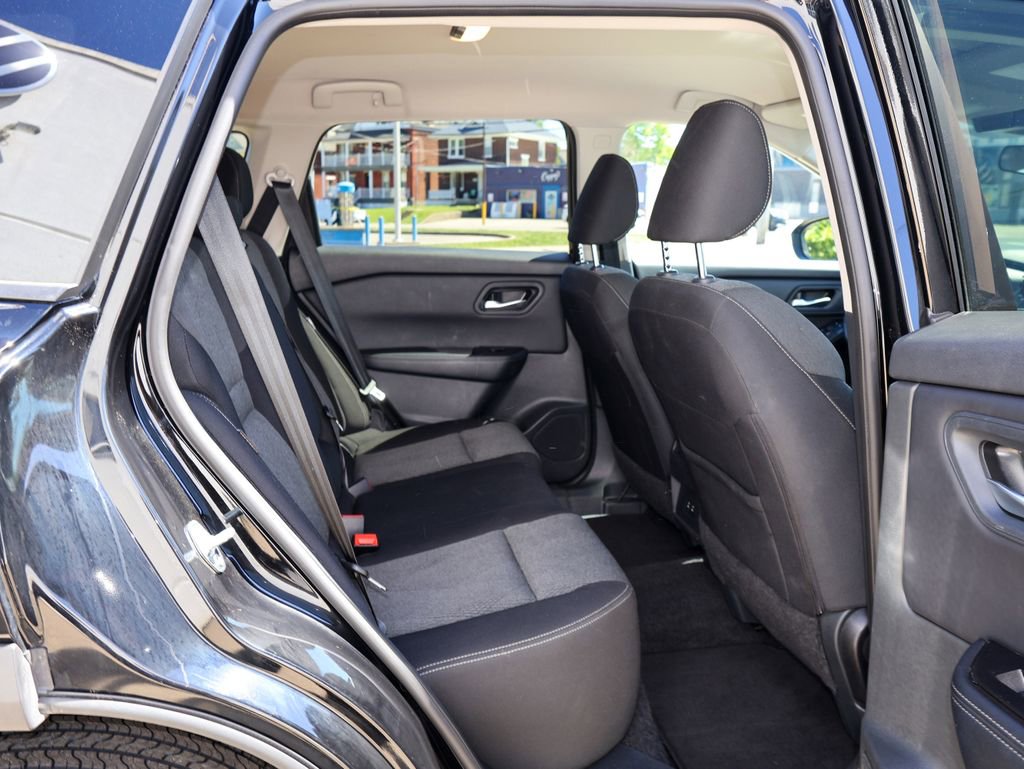 Used 2025 Nissan Rogue SV image 28