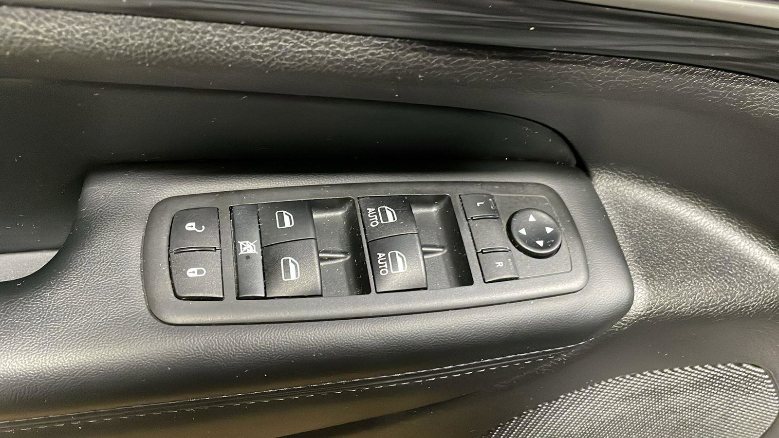 Used 2021 Jeep Grand Cherokee Laredo w/ Security & Convenience Group image 14