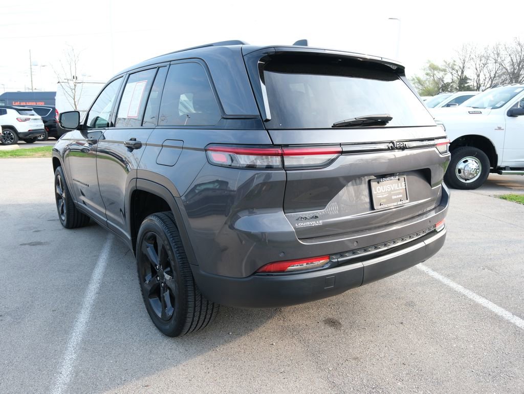 Used 2022 Jeep Grand Cherokee Altitude AWD/4WD image 9