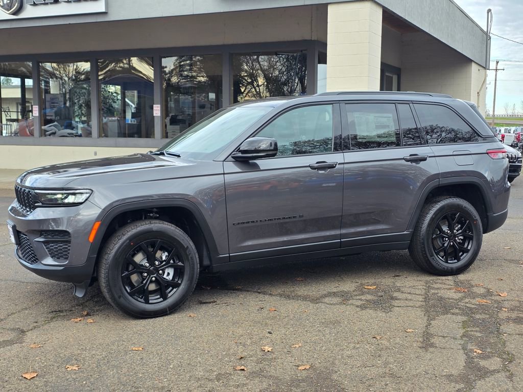 New 2025 Jeep Grand Cherokee Altitude AWD/4WD image 38