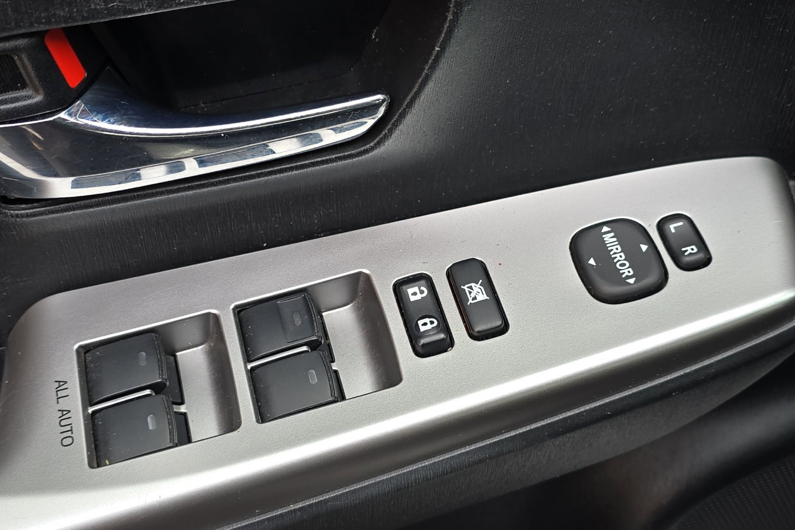 Used 2017 Toyota Prius V Four image 14