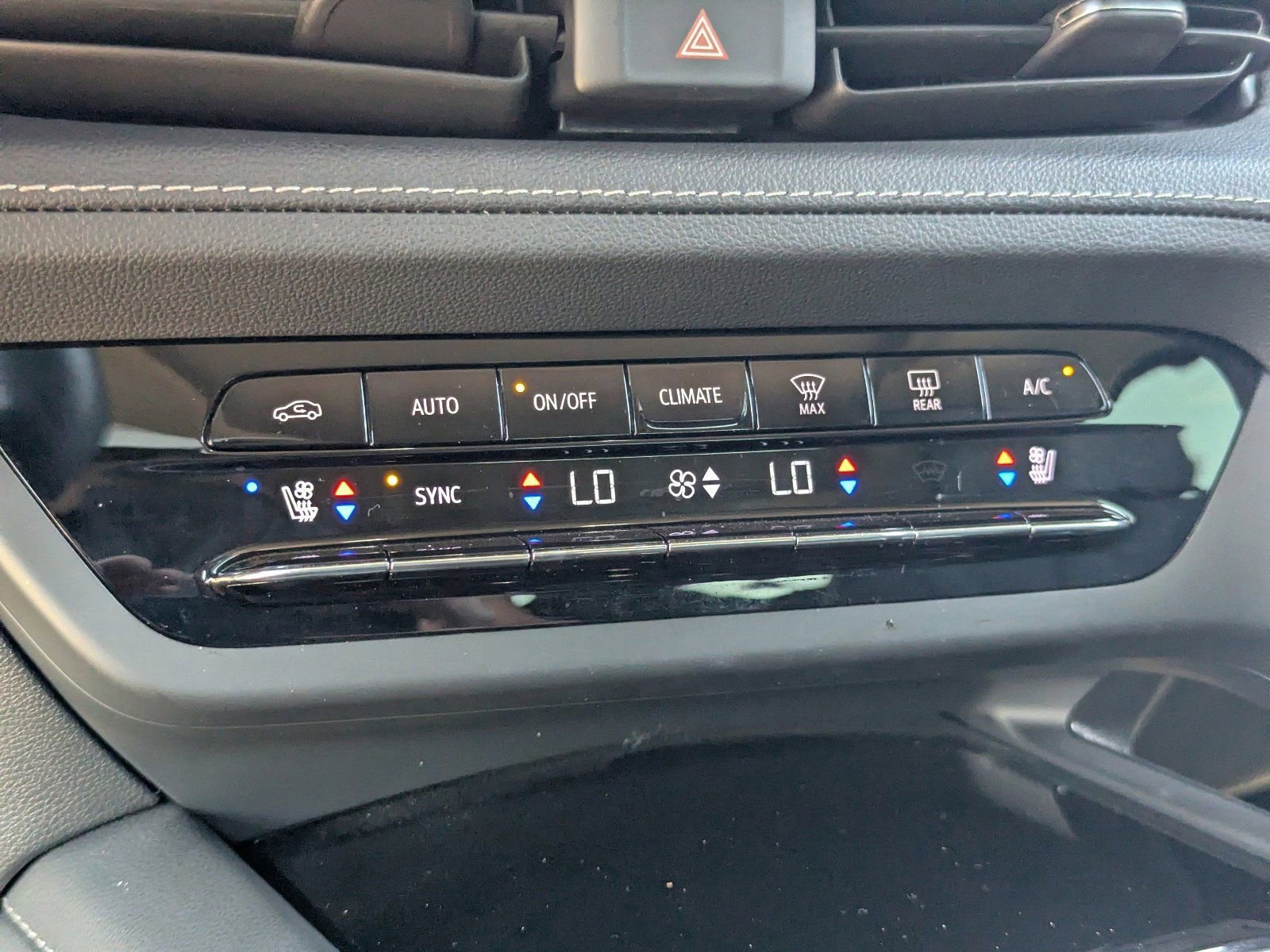 Used 2023 Buick Envision Avenir image 29