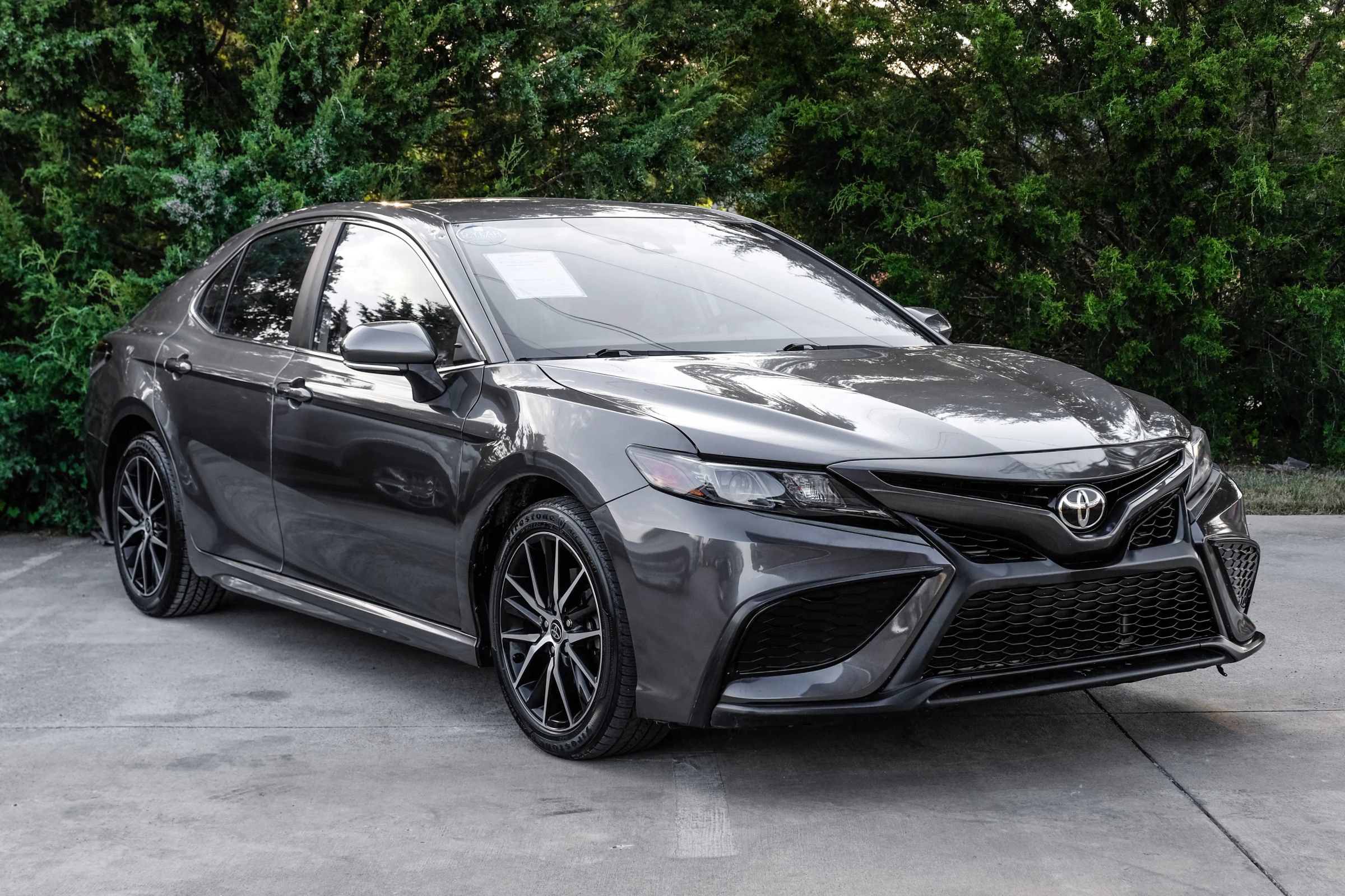 Used 2022 Toyota Camry SE w/ Convenience Package FWD image 6