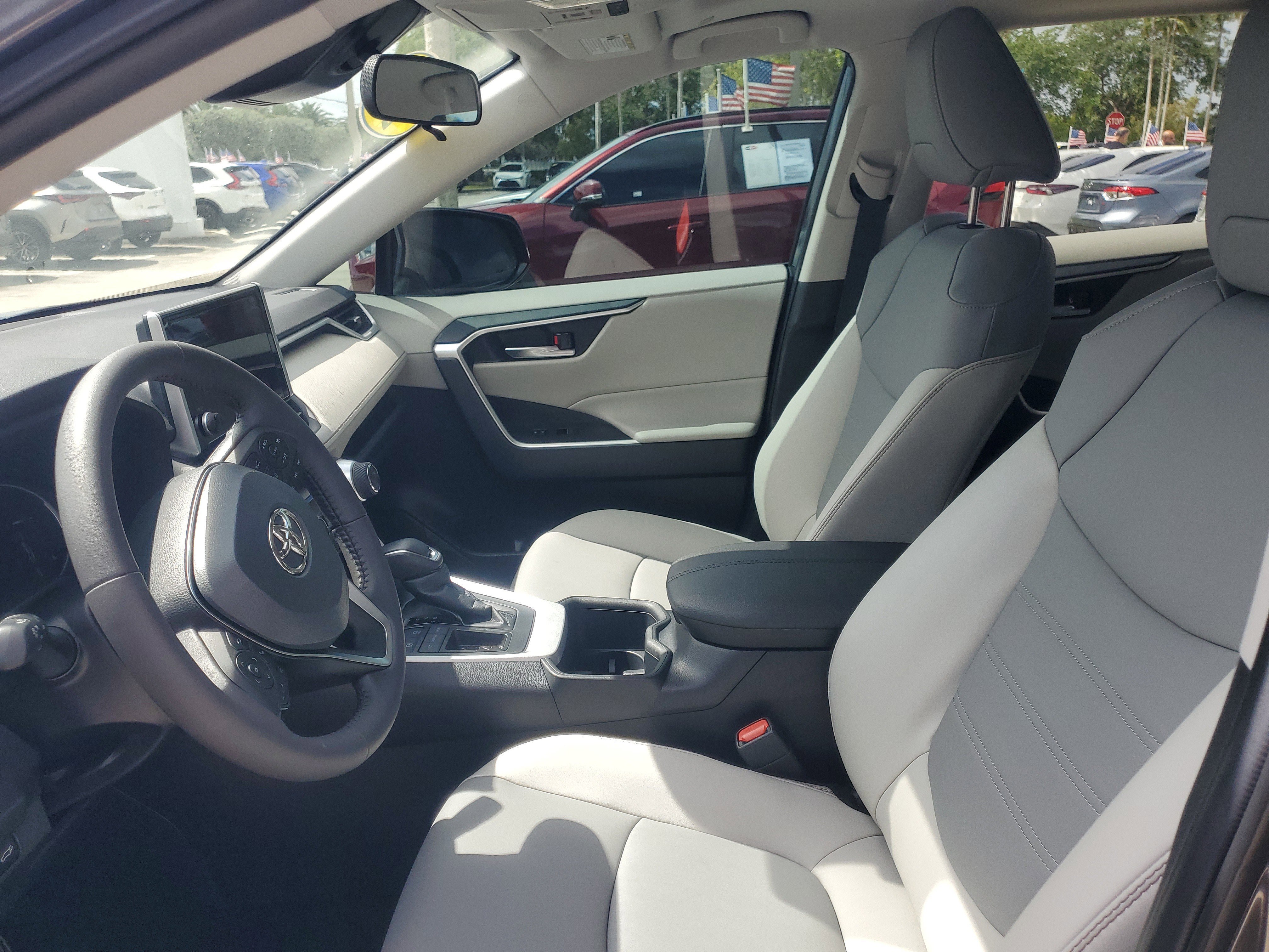 Used 2023 Toyota RAV4 XLE Premium FWD image 15