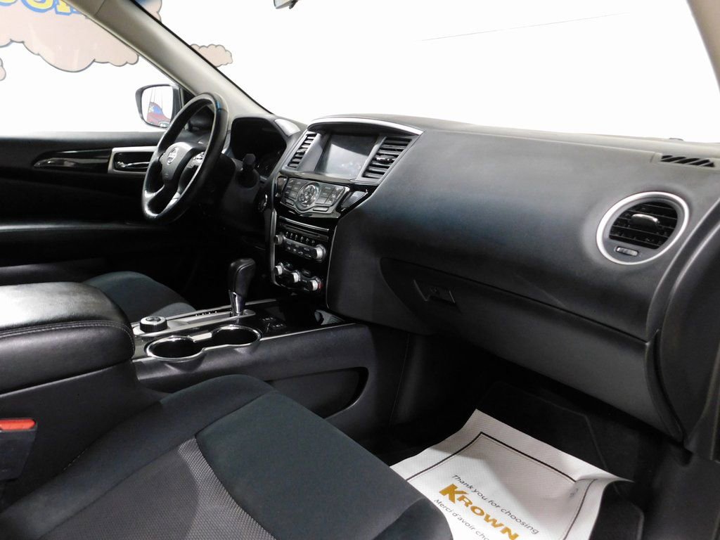Used 2018 Nissan Pathfinder SV image 86