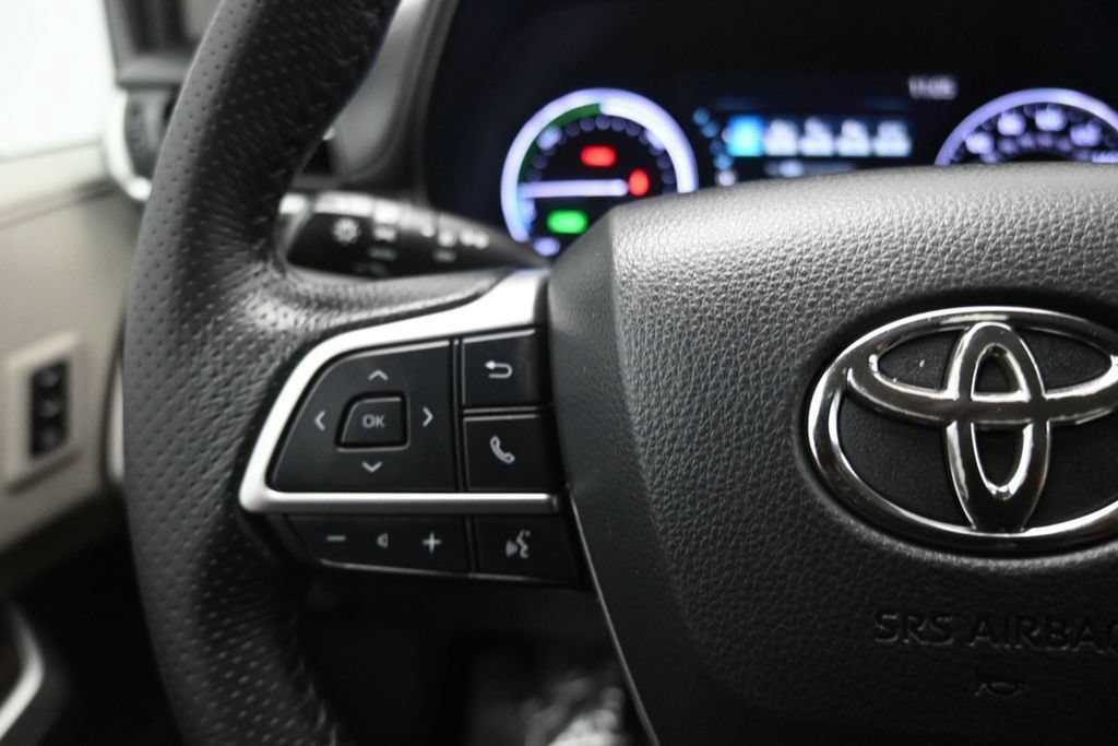 Used 2021 Toyota Sienna Limited FWD image 23
