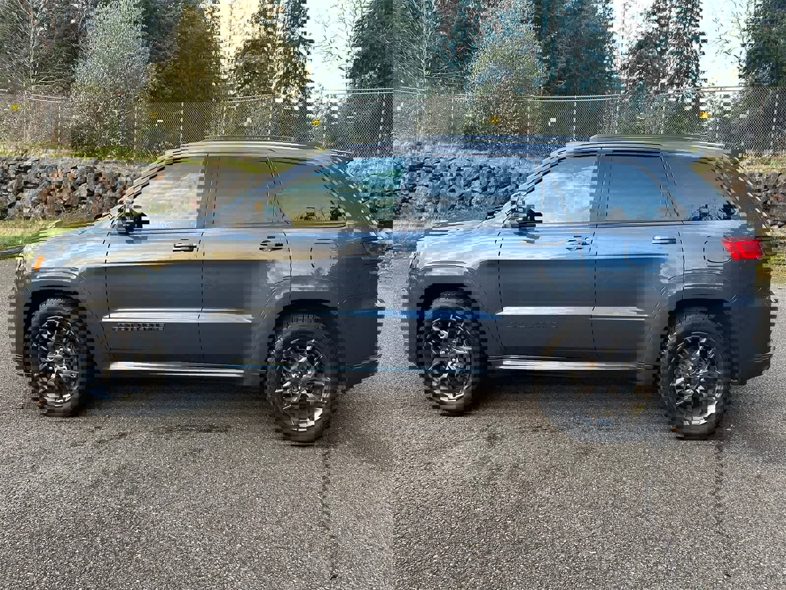 Used 2020 Jeep Grand Cherokee Limited X image 2