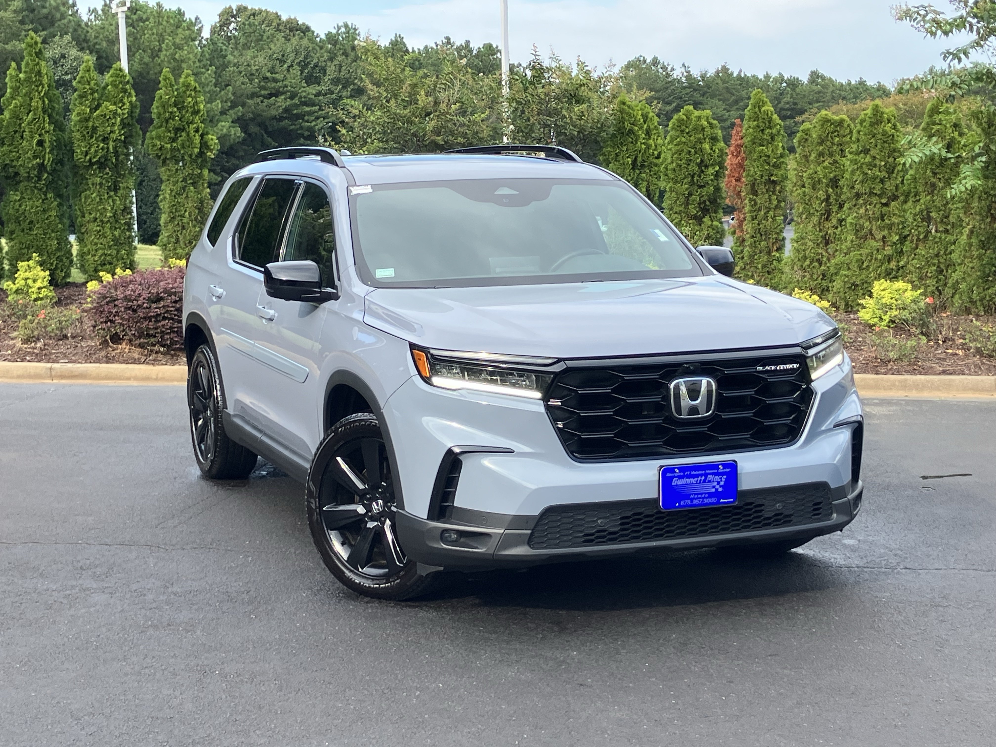 Certified 2025 Honda Pilot Black Edition image 2