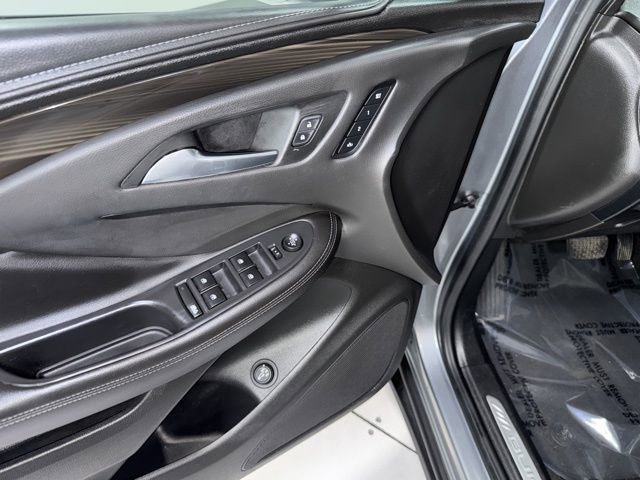 Used 2020 Buick Envision Essence FWD image 11