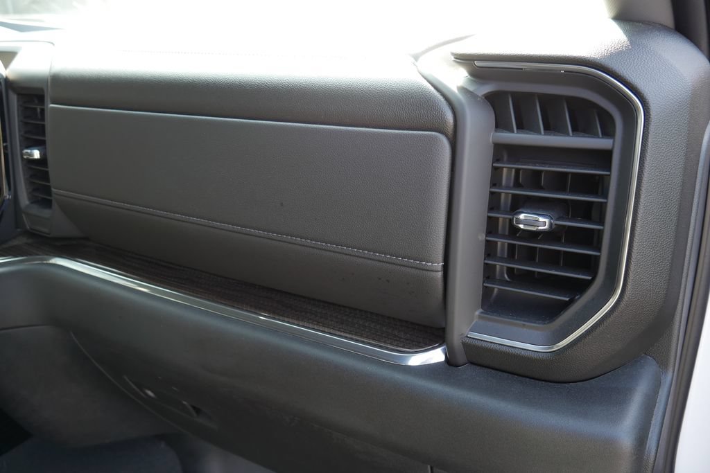 Used 2023 Chevrolet Silverado 1500 LT AWD/4WD image 9