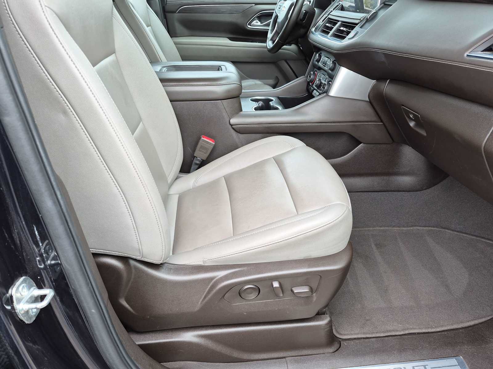 Used 2024 Chevrolet Tahoe LT AWD/4WD image 21