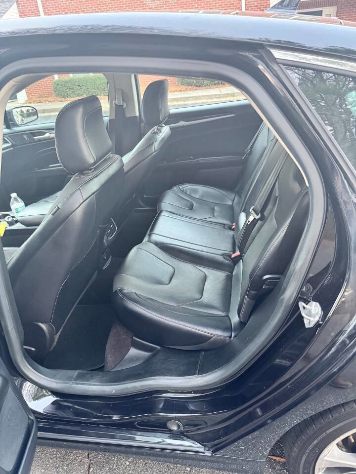 Used 2020 Ford Fusion Titanium image 31