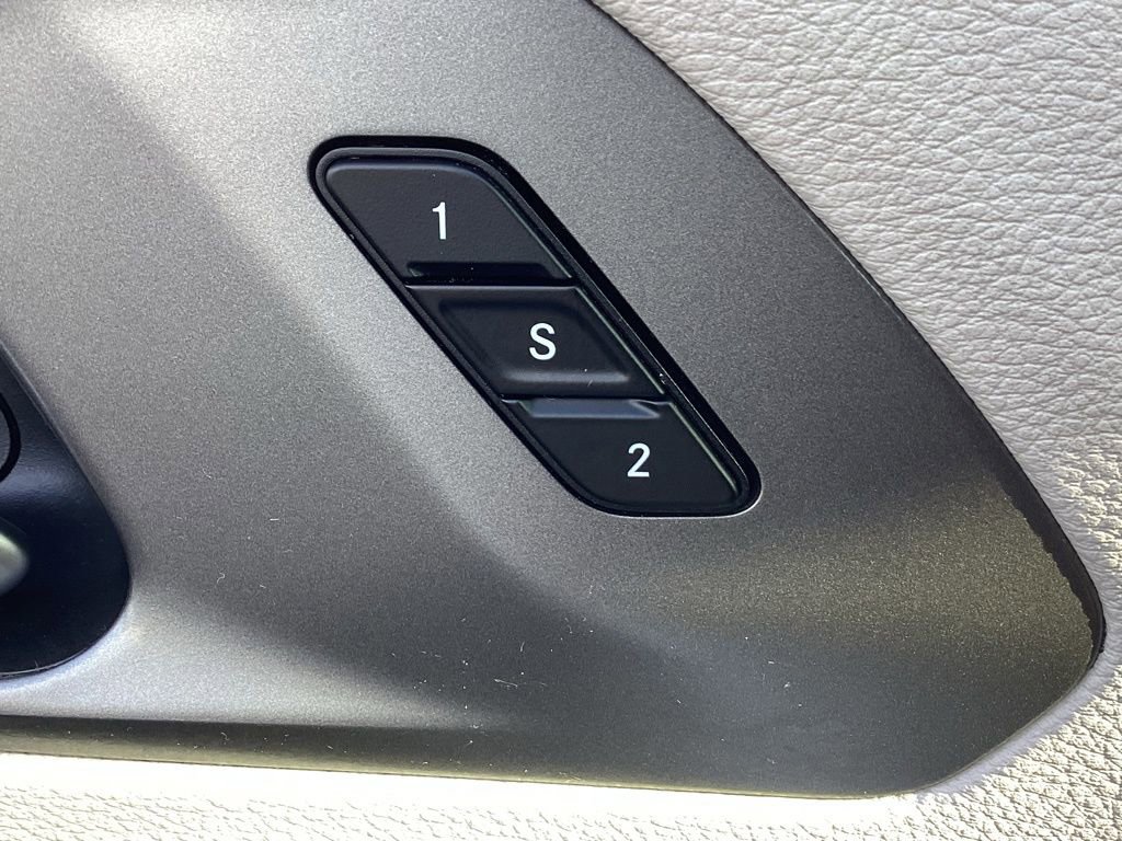 Used 2024 Chrysler Pacifica Select image 33