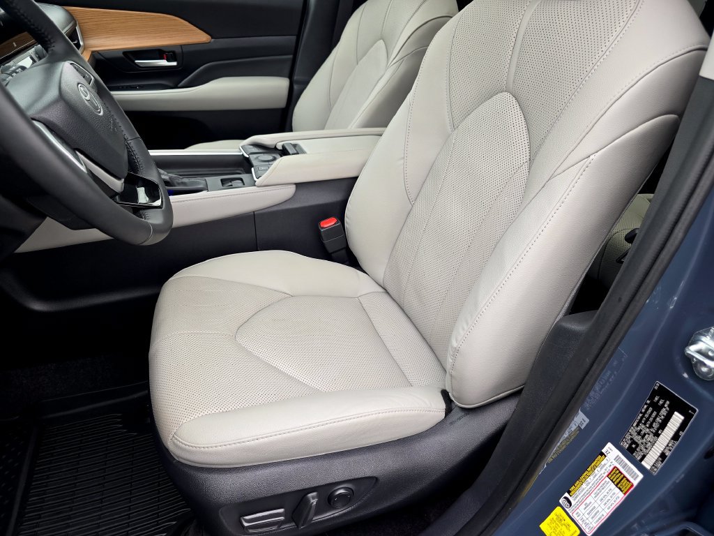 Used 2026 Toyota Grand Highlander AWD image 17