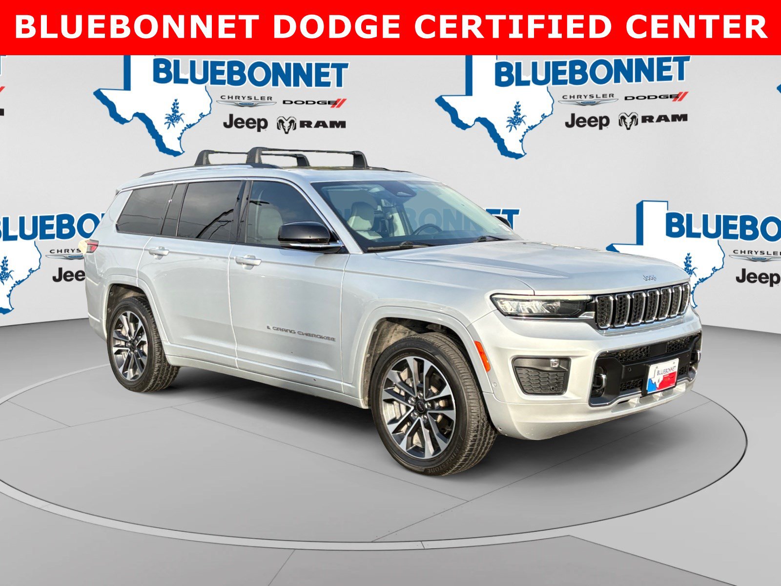 Used 2022 Jeep Grand Cherokee L Overland w/ Luxury Tech Group IV AWD/4WD image 3