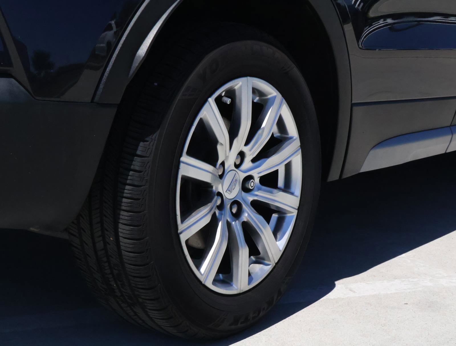 Used 2023 Cadillac XT4 Premium Luxury FWD image 12
