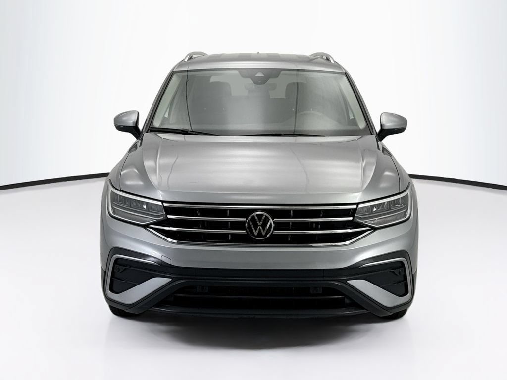 Used 2022 Volkswagen Tiguan SE FWD image 2