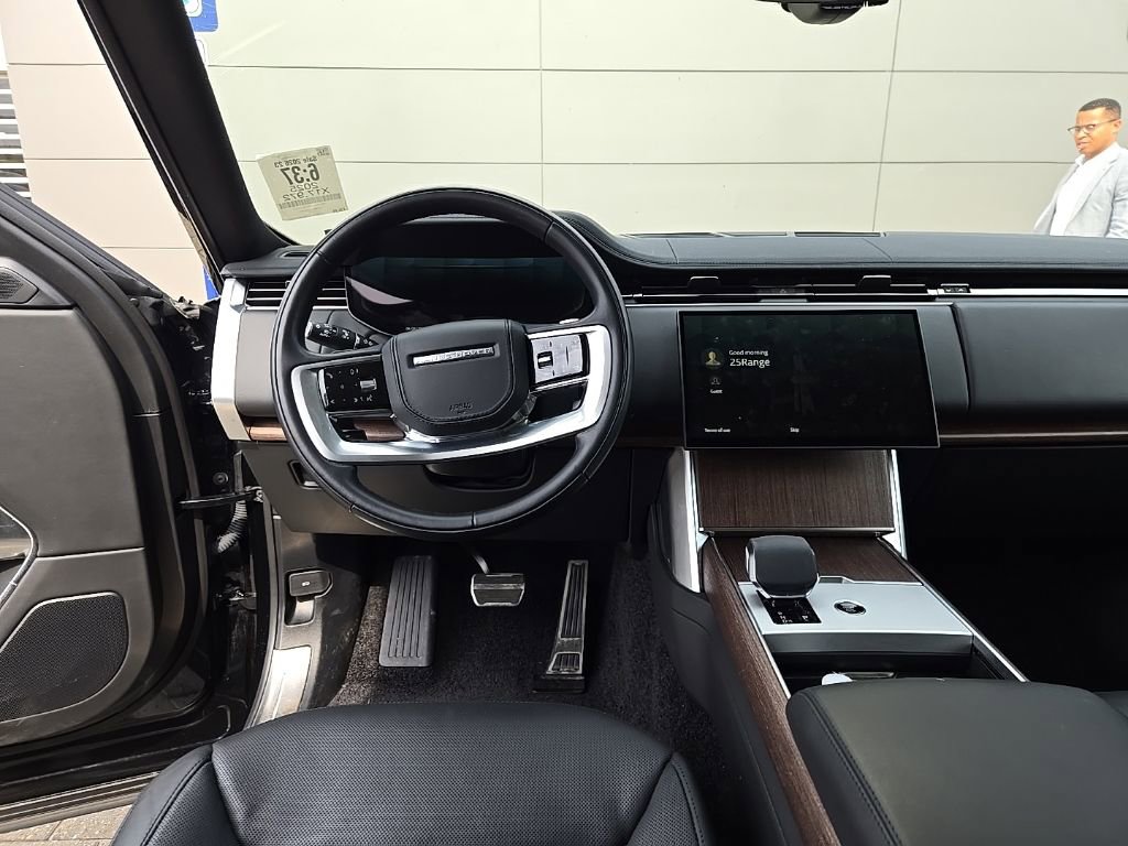 Certified 2025 Land Rover Range Rover SE AWD/4WD image 14
