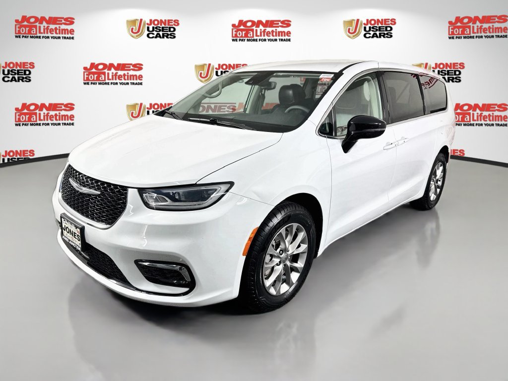 Used 2024 Chrysler Pacifica Touring-L AWD/4WD image 12