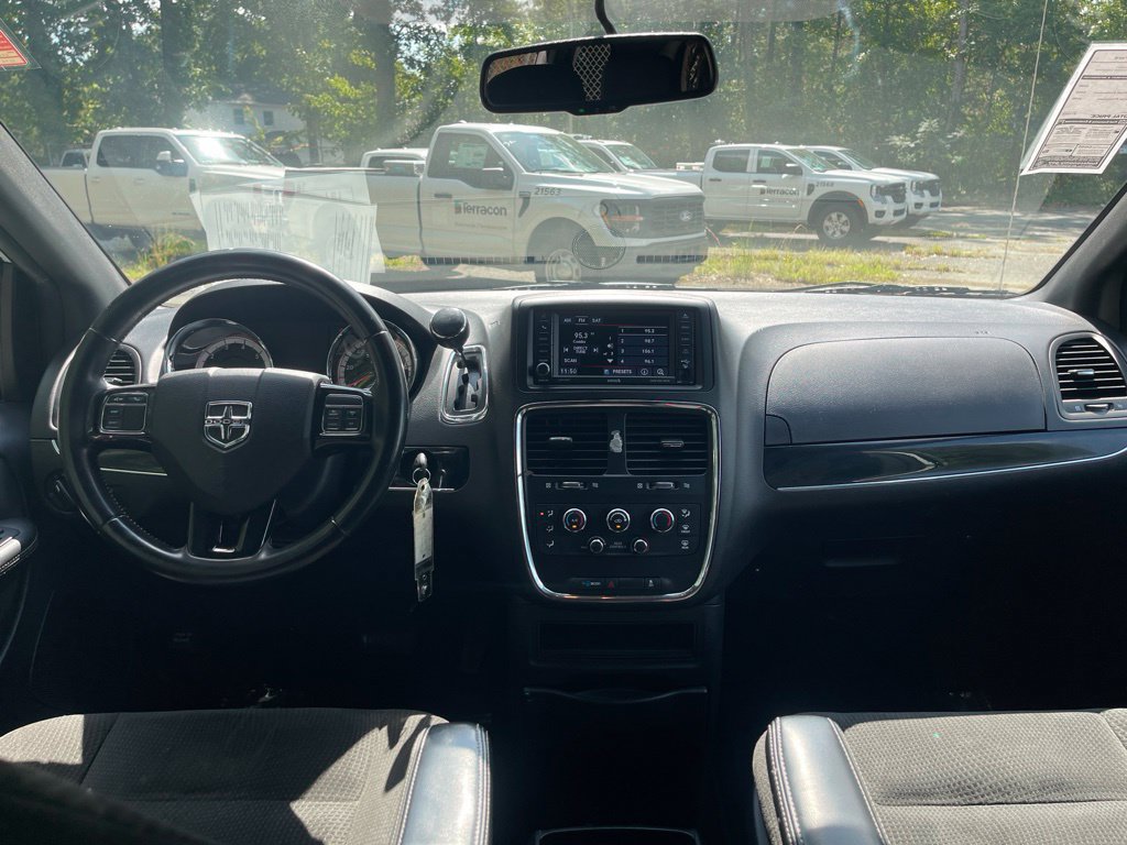Used 2017 Dodge Grand Caravan SE FWD image 10