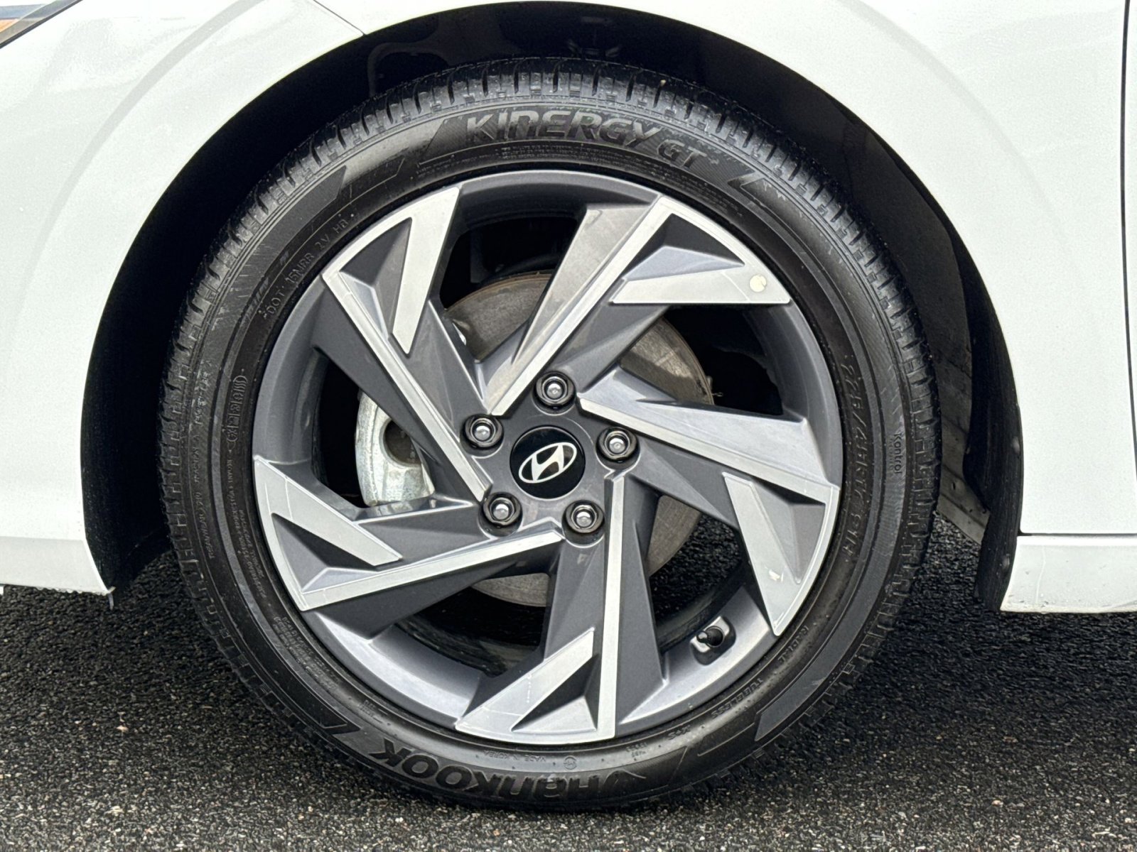 Certified 2025 Hyundai Elantra Limited image 12