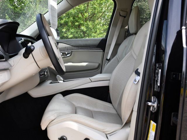 Used 2023 Volvo XC90 B6 Ultimate w/ Protection Package Premier AWD/4WD image 11