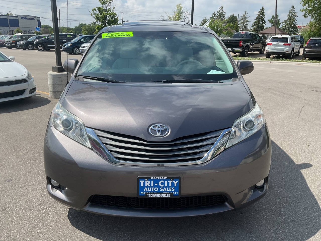 Used 2012 Toyota Sienna XLE FWD image 12