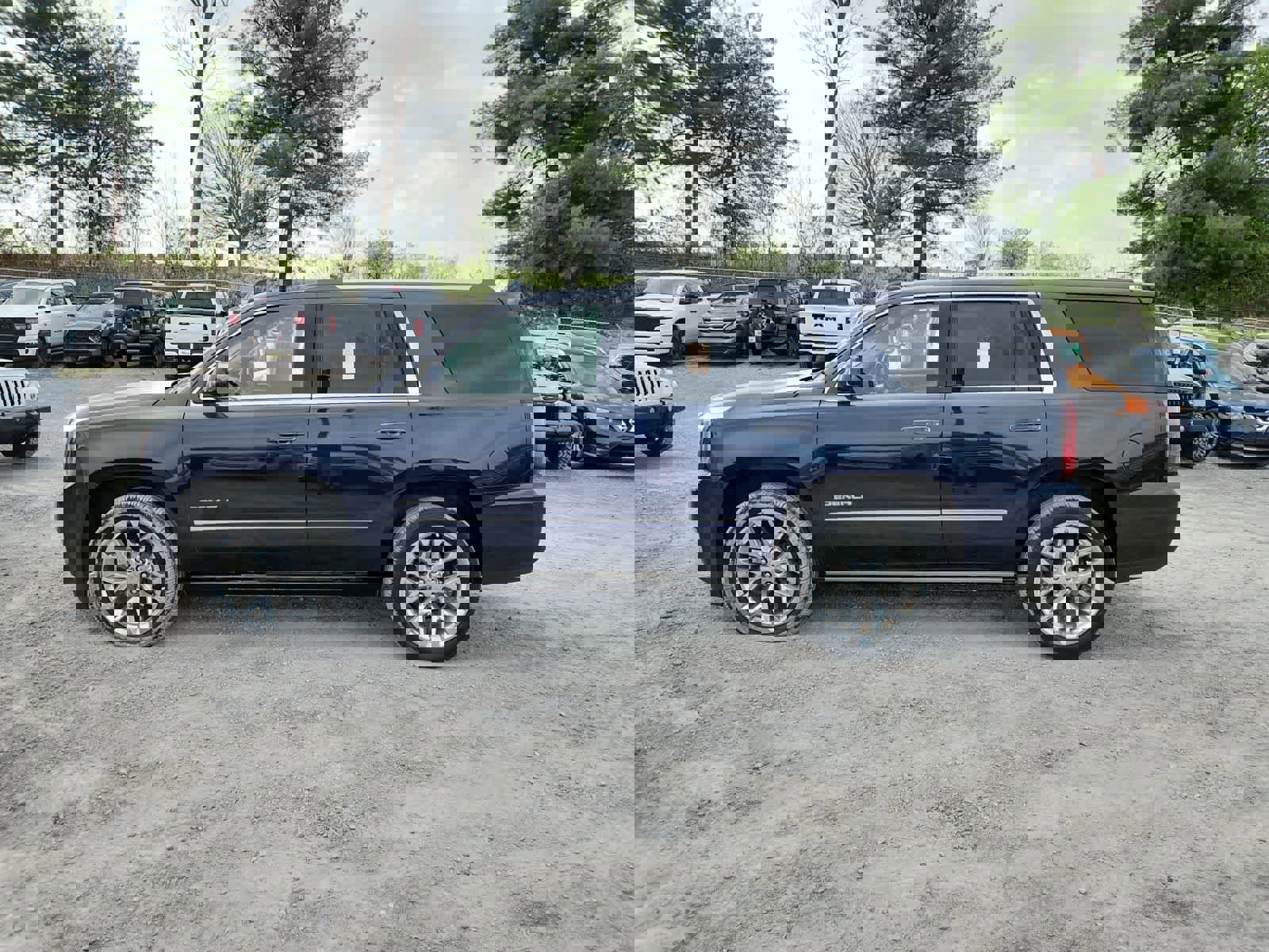 Used 2017 GMC Yukon Denali w/ Open Road Package image 2