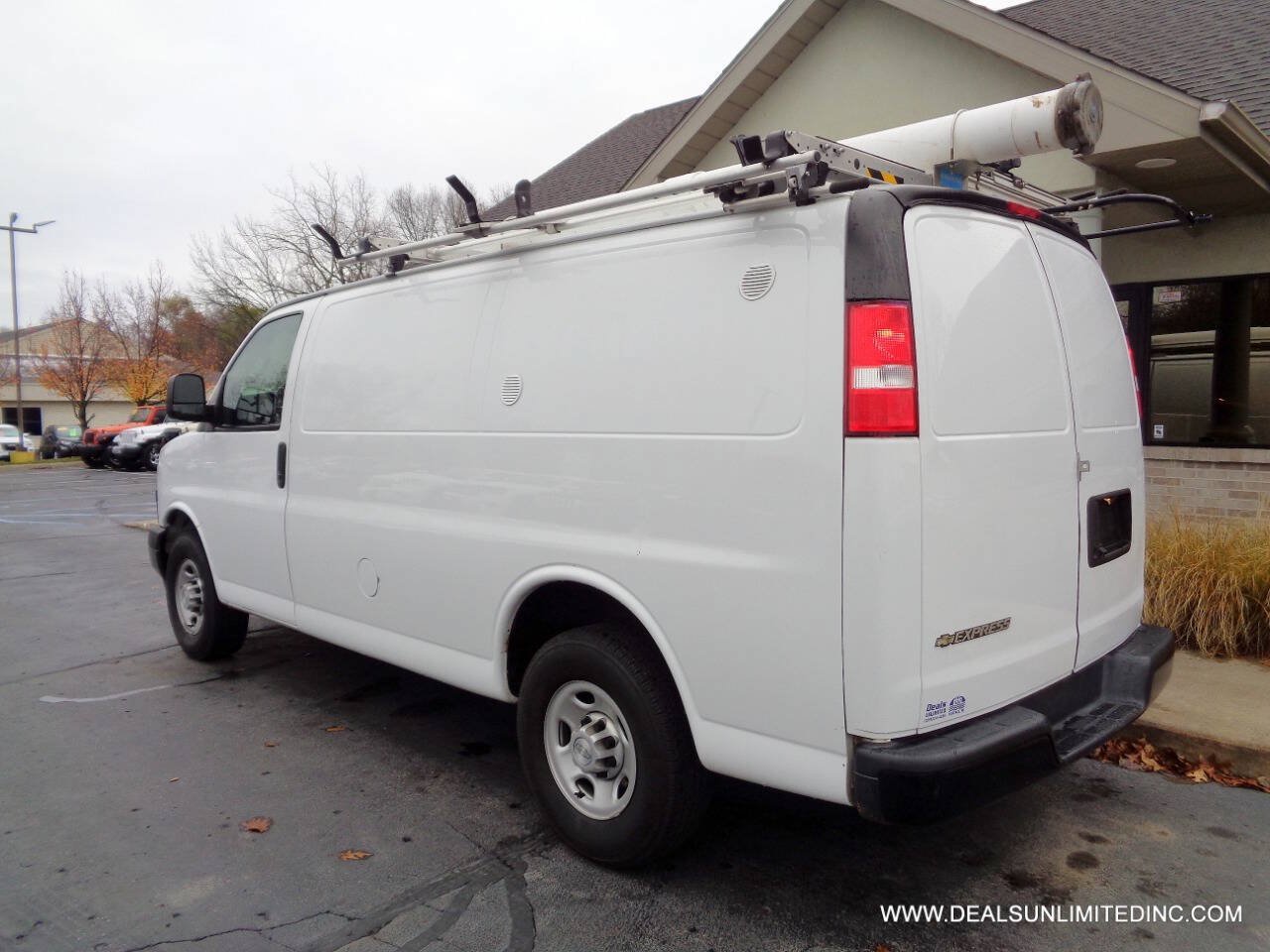Used 2019 Chevrolet Express 2500 w/ Driver Convenience Package RWD image 4