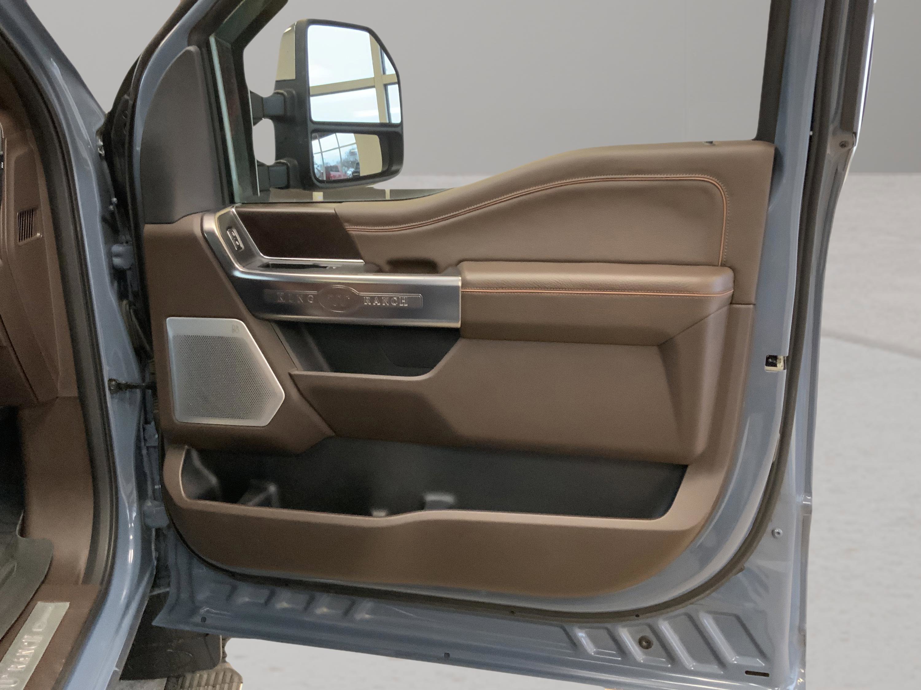 Used 2023 Ford F350 King Ranch w/ Chrome Package image 31