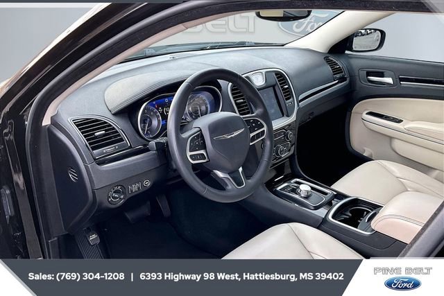 Used 2023 Chrysler 300 Touring L image 12