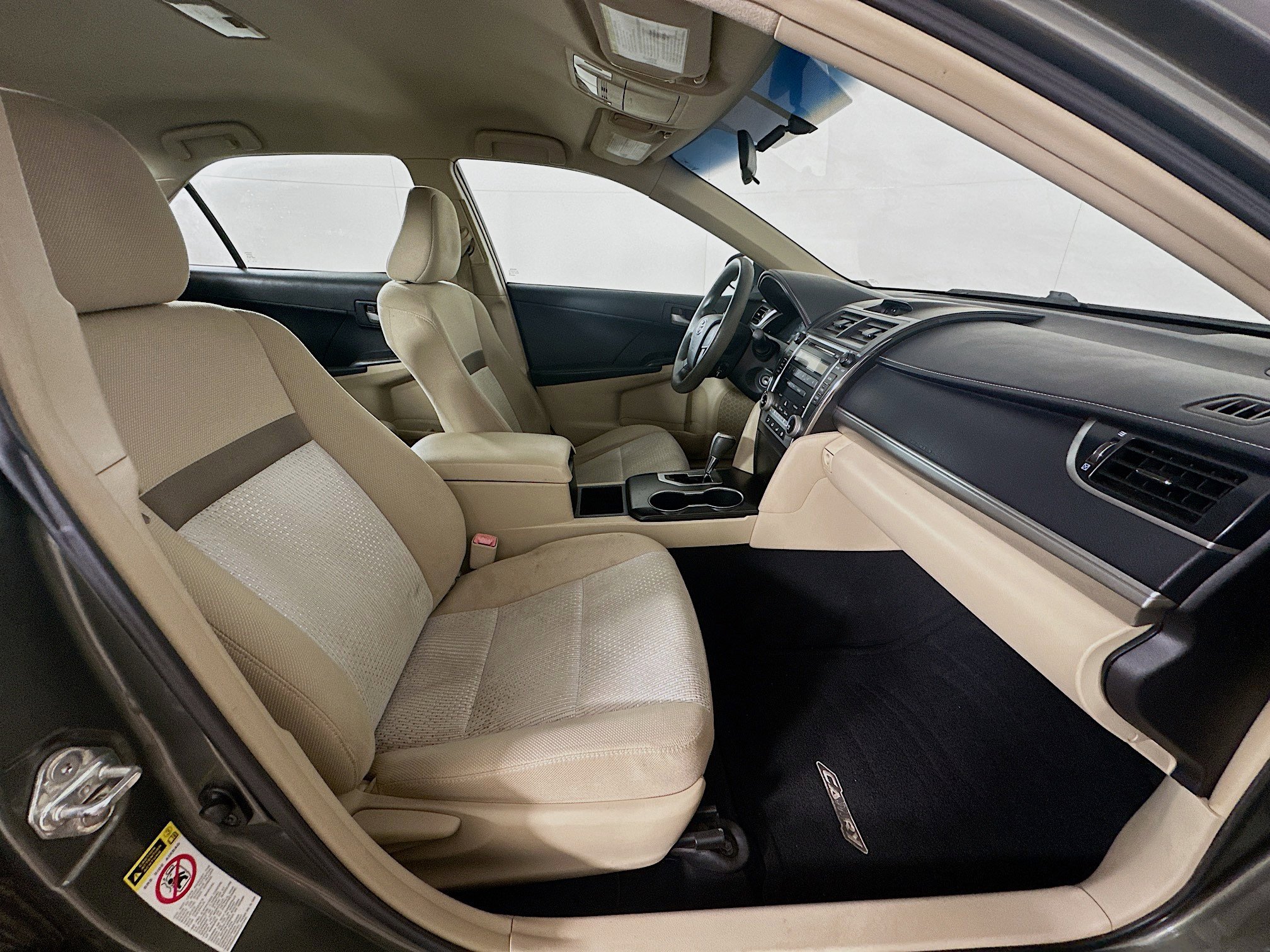 Used 2012 Toyota Camry L image 28