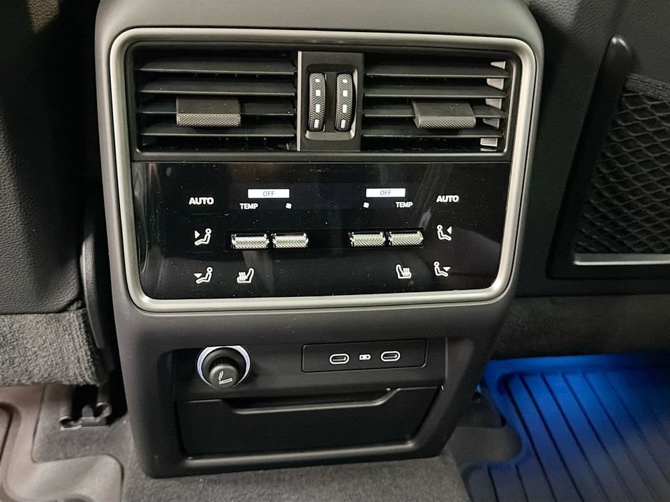 New 2026 Porsche Cayenne Coupe AWD/4WD image 27