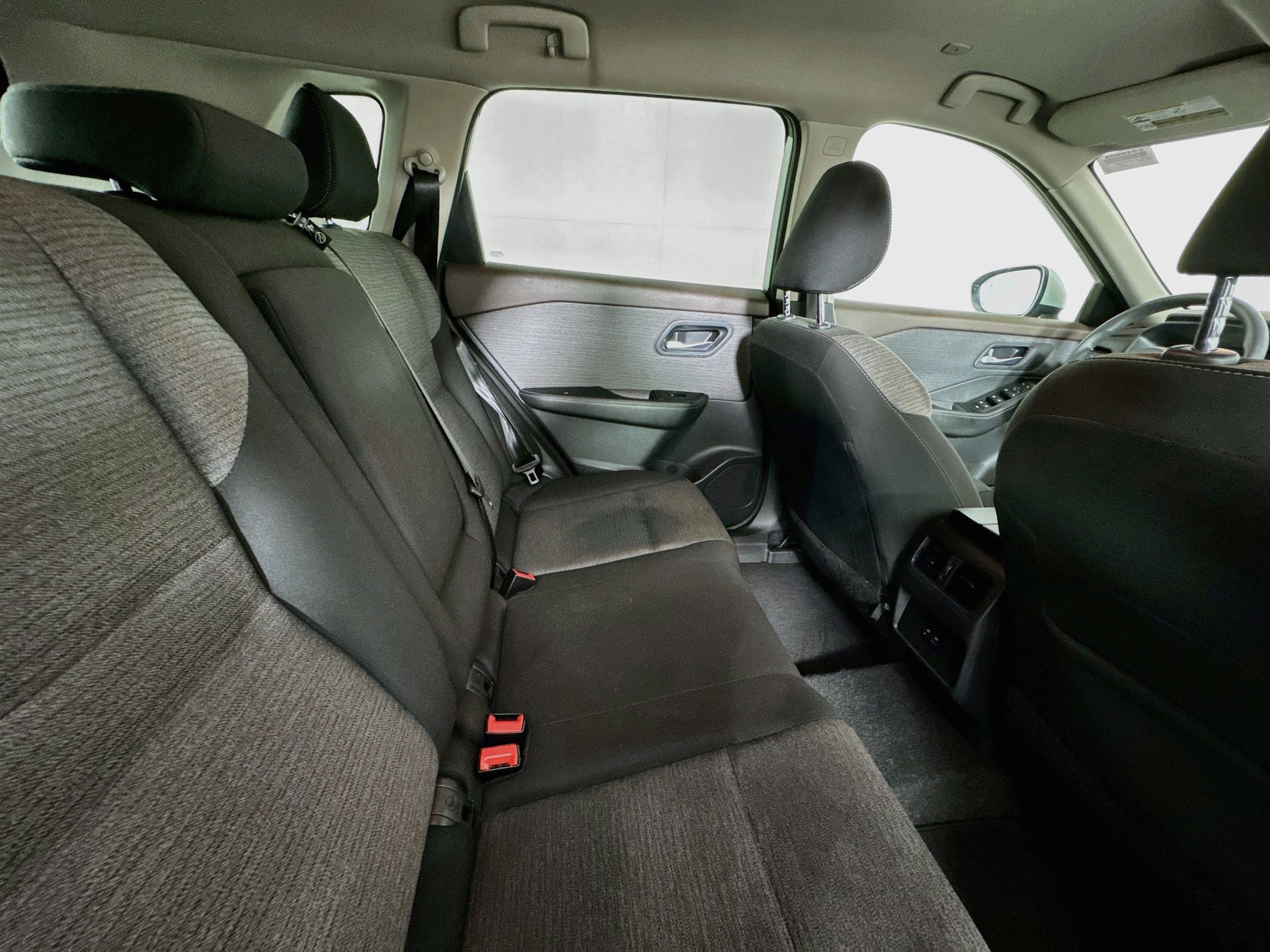 Used 2023 Nissan Rogue SV FWD image 25