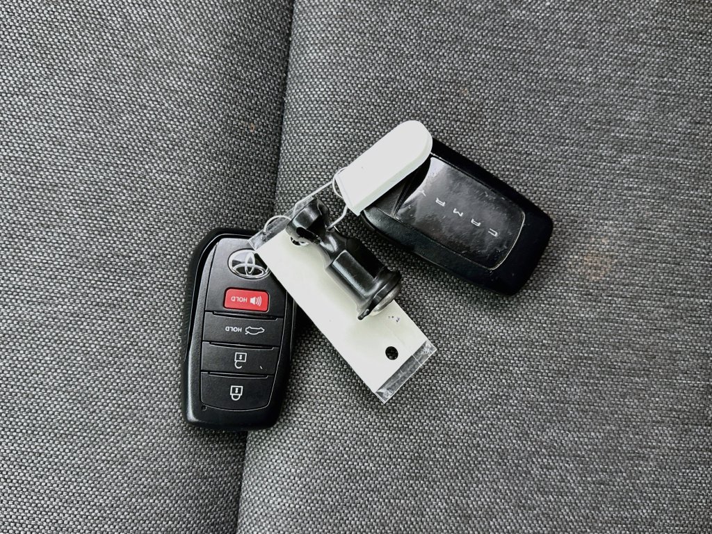 Used 2025 Toyota Camry LE w/ Convenience Package FWD image 34