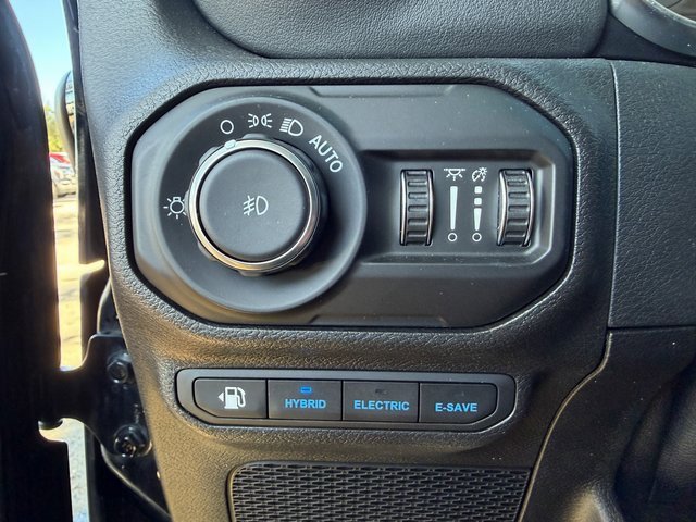 Used 2021 Jeep Wrangler Unlimited Sahara image 9