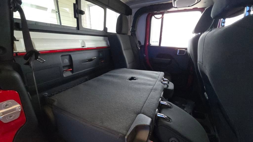 Used 2021 Jeep Gladiator Willys image 17