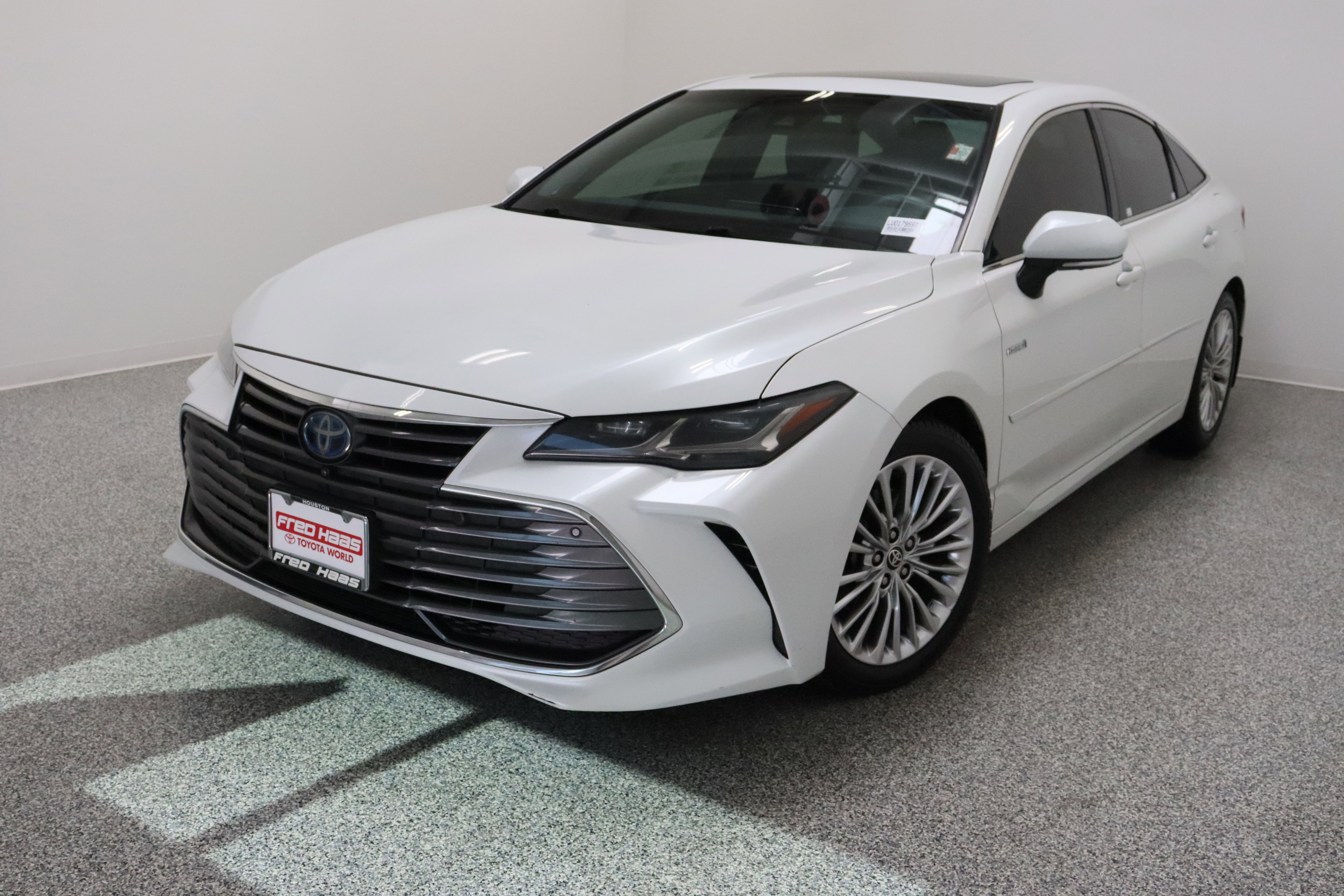 Used 2020 Toyota Avalon Limited w/ Advanced Safety Package FWD image 2