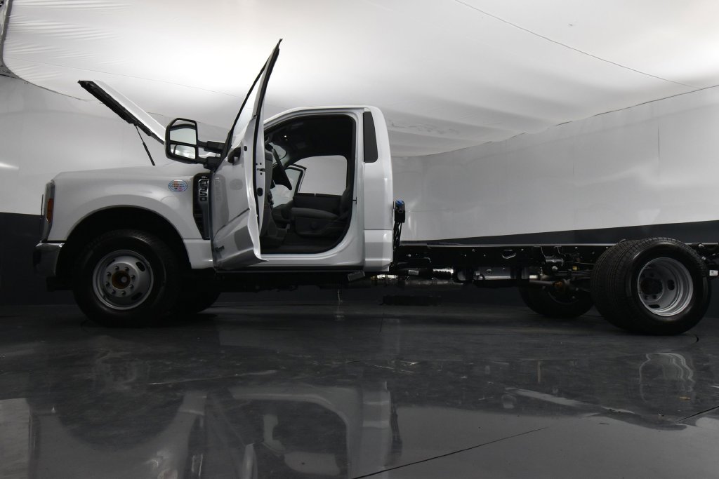 New 2024 Ford F350 XL w/ XL Chrome Package RWD image 40