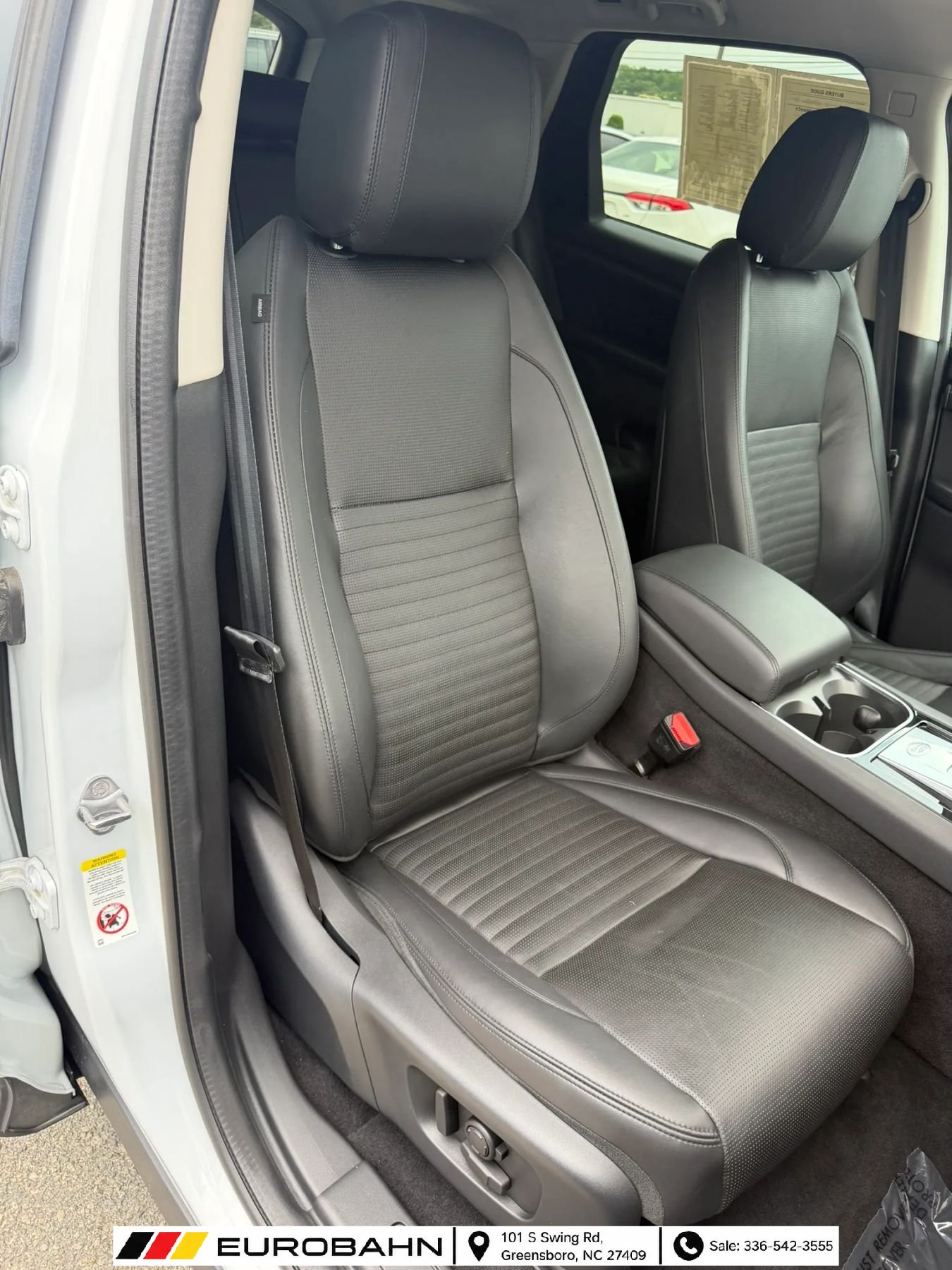 Used 2020 Land Rover Discovery Sport SE AWD/4WD image 21