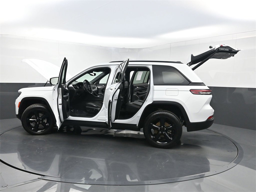 Used 2022 Jeep Grand Cherokee Altitude image 39