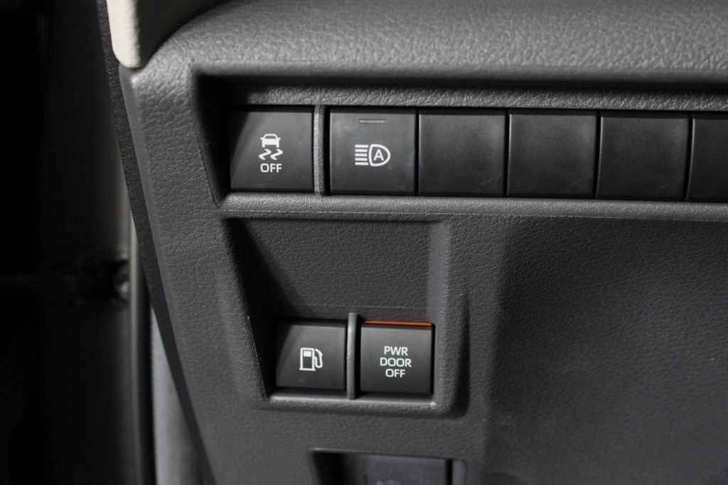 Used 2024 Toyota Sienna XLE image 25