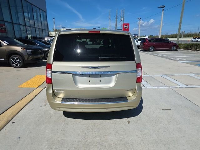 Used 2011 Chrysler Town & Country Limited image 6