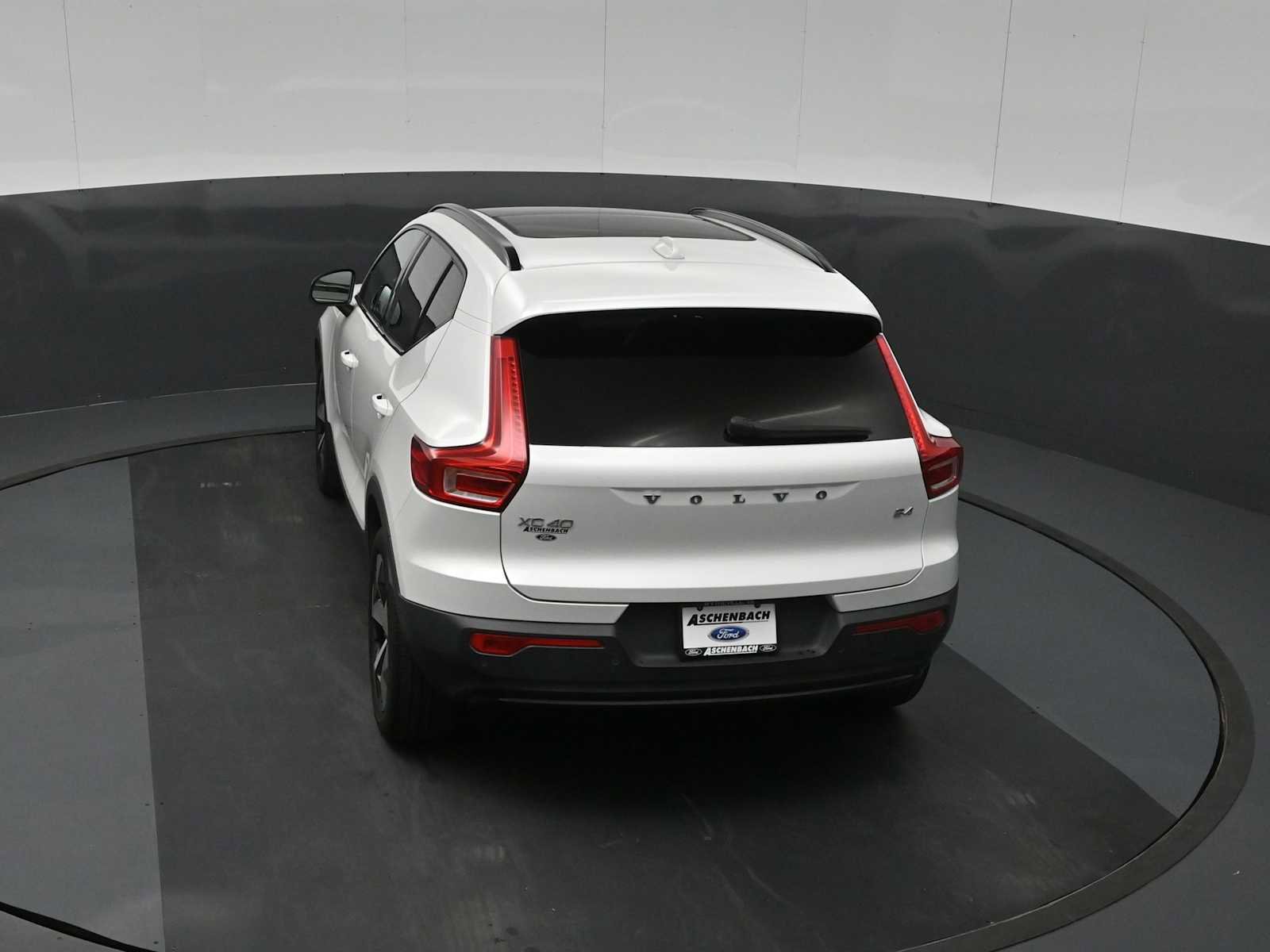 Used 2023 Volvo XC40 B4 Ultimate FWD image 24