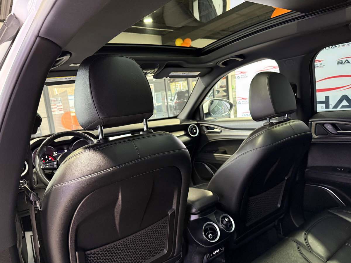 Used 2022 Alfa Romeo Stelvio Ti w/ Active Assist Plus Package image 43