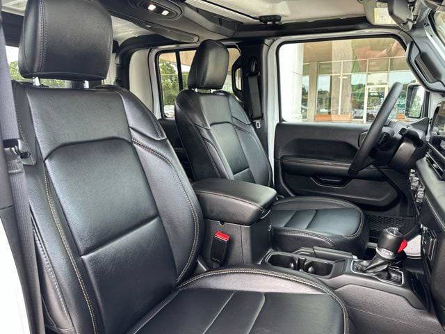 Certified 2025 Jeep Gladiator Overland AWD/4WD image 42