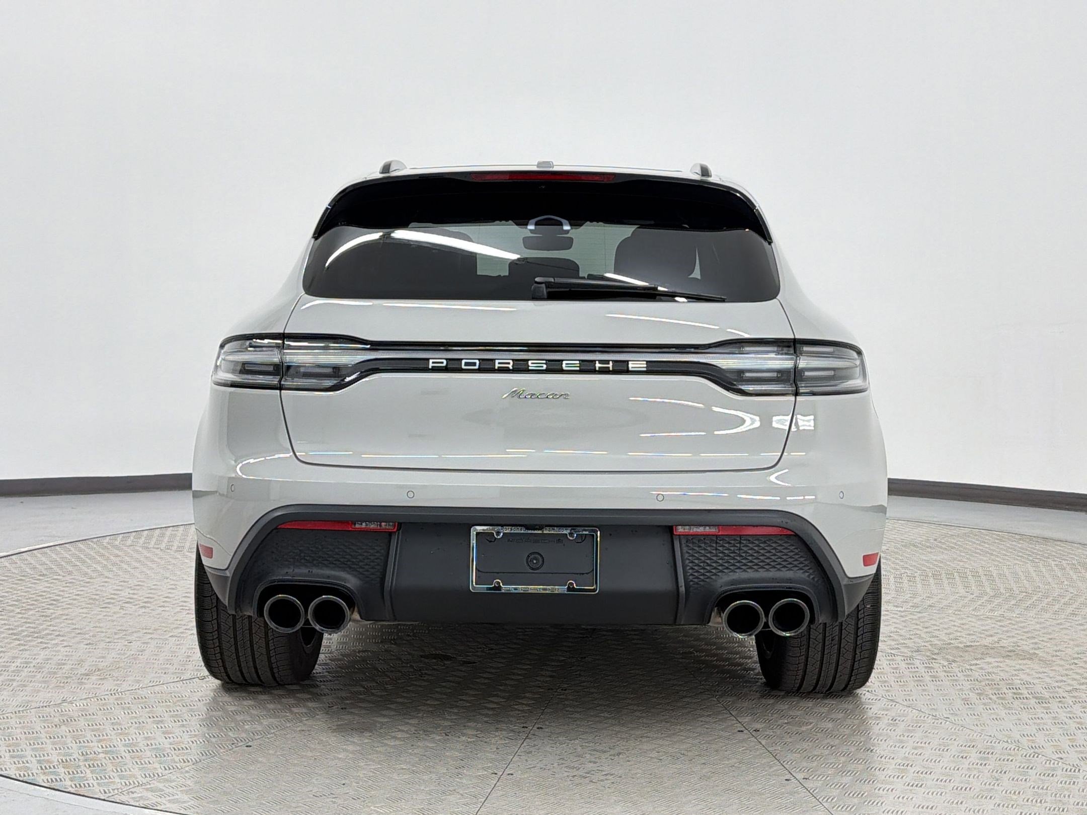 Used 2025 Porsche Macan AWD/4WD image 10