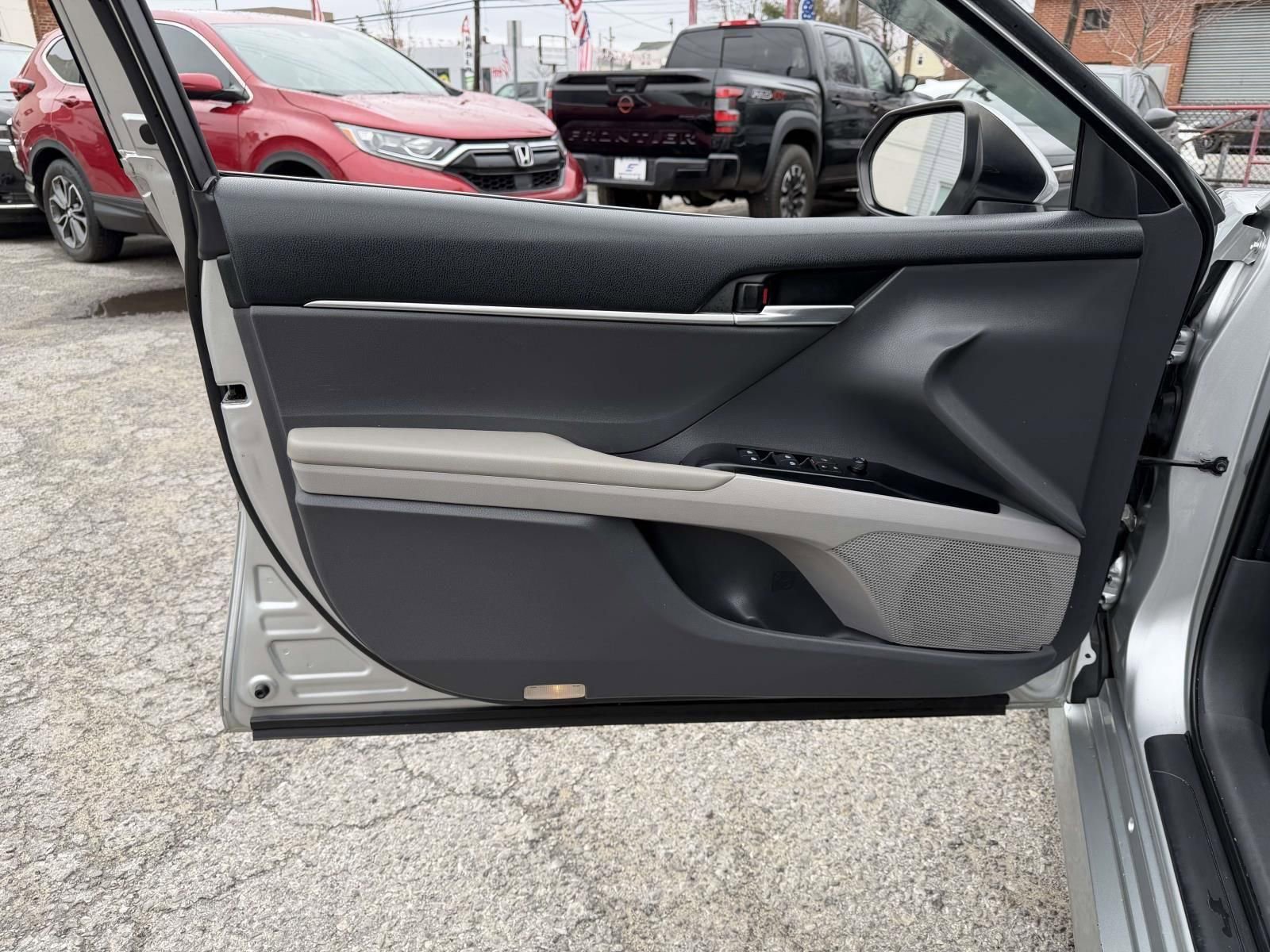 Used 2018 Toyota Camry LE image 26
