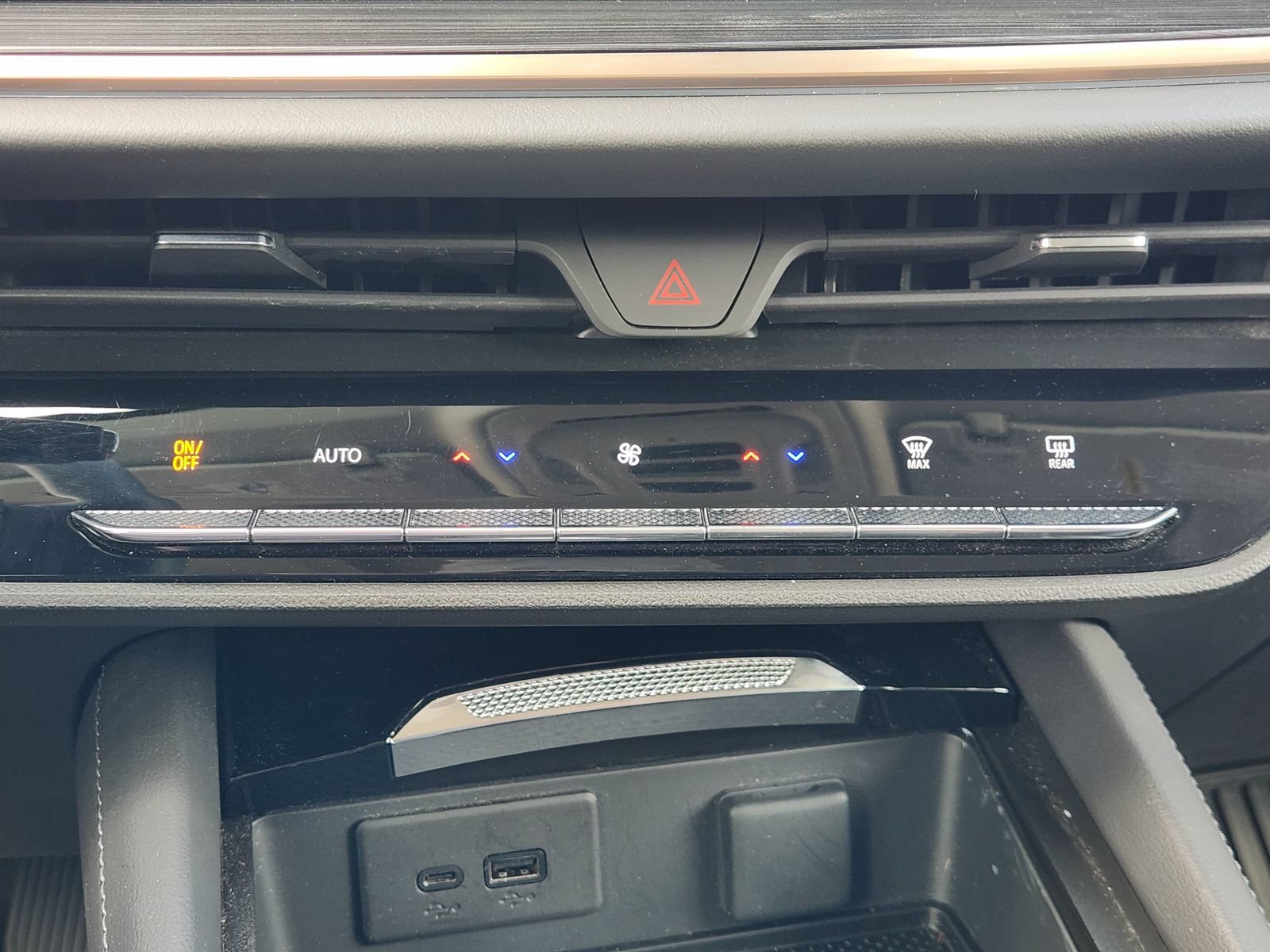 Used 2025 Buick Envision Avenir AWD/4WD image 22