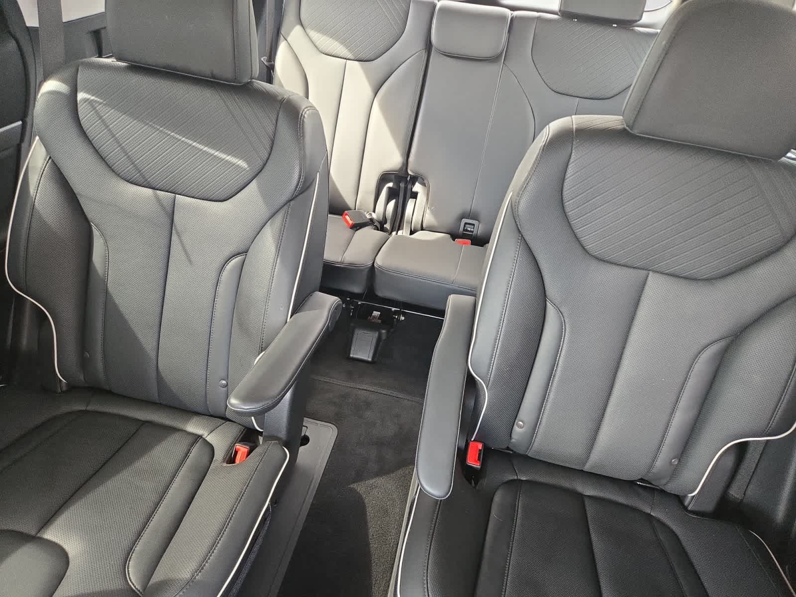 Used 2024 Hyundai Palisade SEL w/ Premium Package FWD image 12